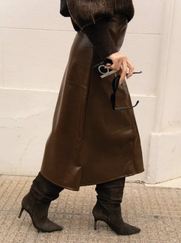 FALDA LACQUER